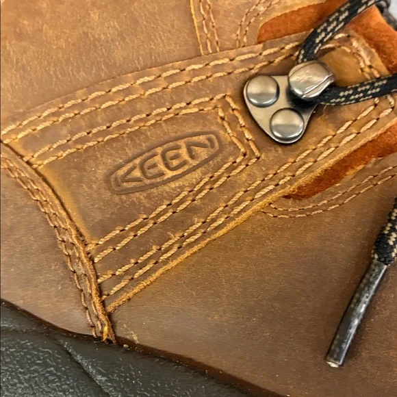 KEEN Woman’s Leather Hiking Boots - Picture 6 of 7